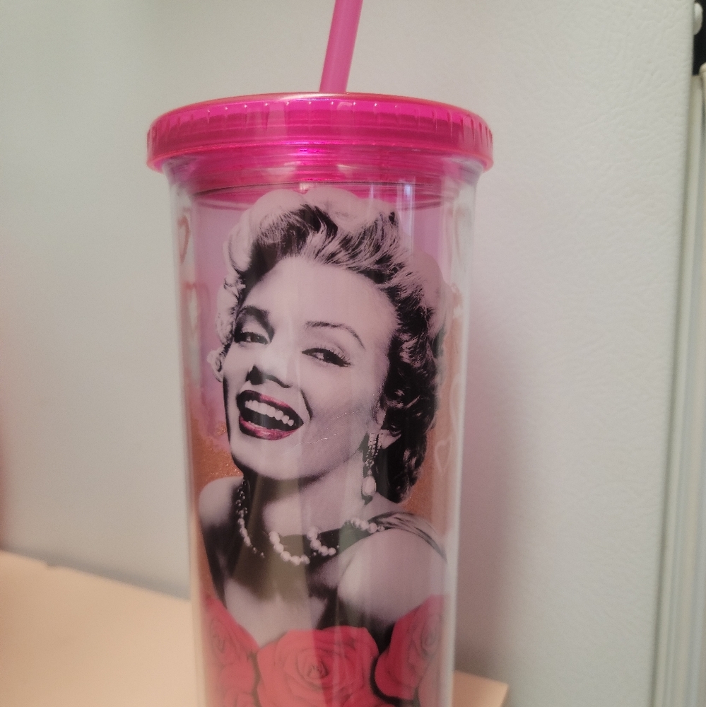 Marilyn Monroe tumbler